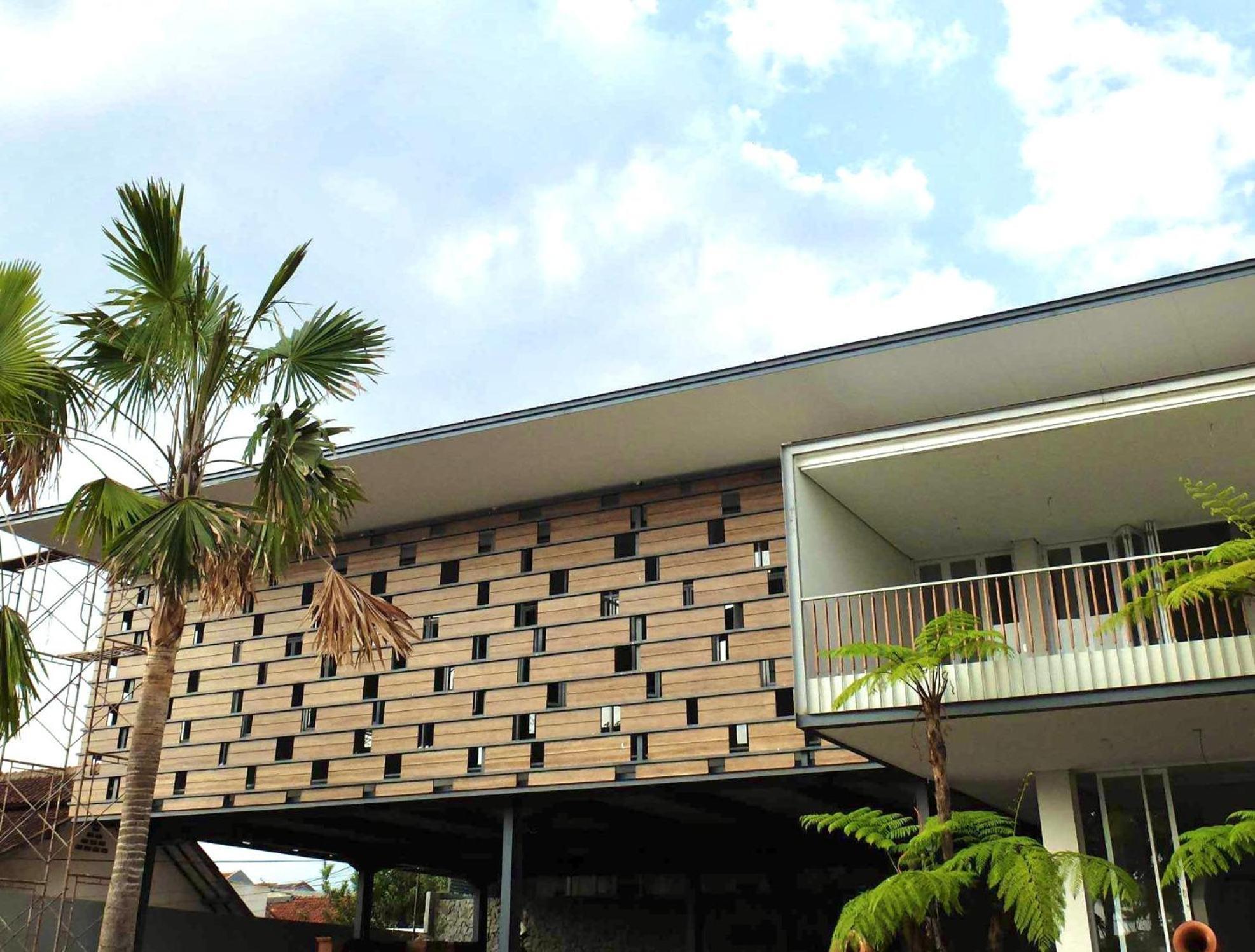 Proven Living Hotel Bandung Exterior foto